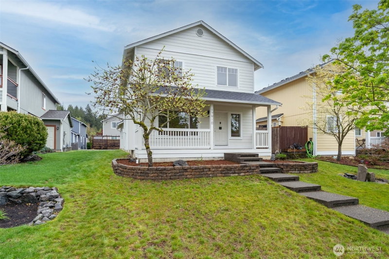 17910 Panorama Boulevard E photo 2
