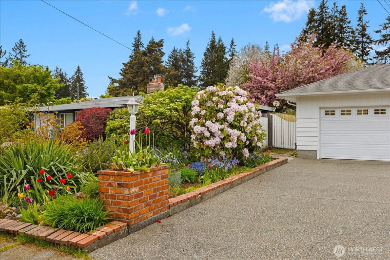 320 NW 202nd Street photo 2