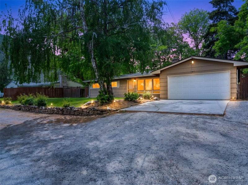 402 Shady Lane photo 2