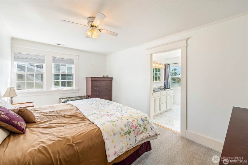 612 E Birch Street photo 33