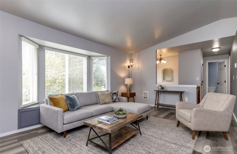 22204 Cedarview Drive E photo 2