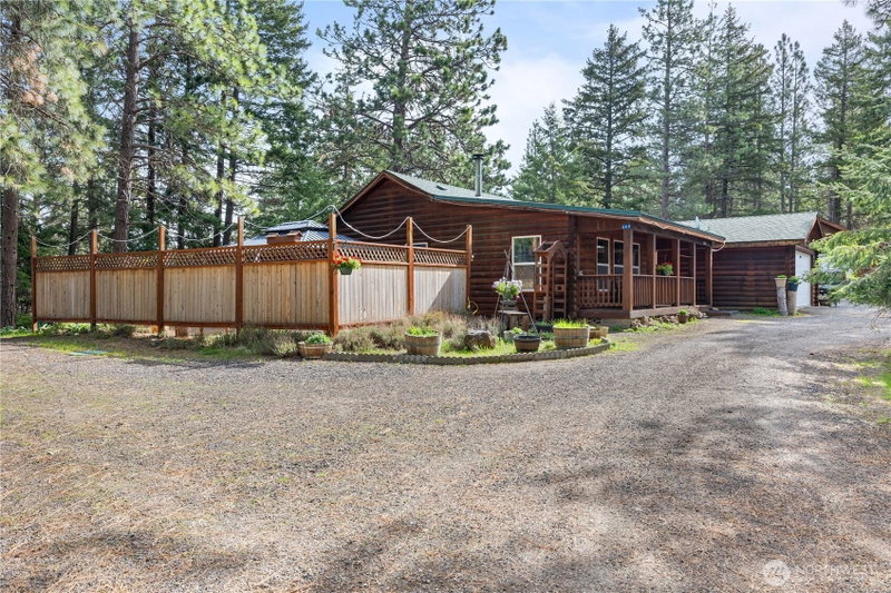 640 Emerick Road photo 2