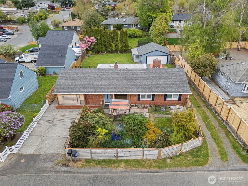 3311 Heather Place W photo 2