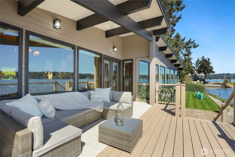 5187 Watauga Beach Drive E photo 1