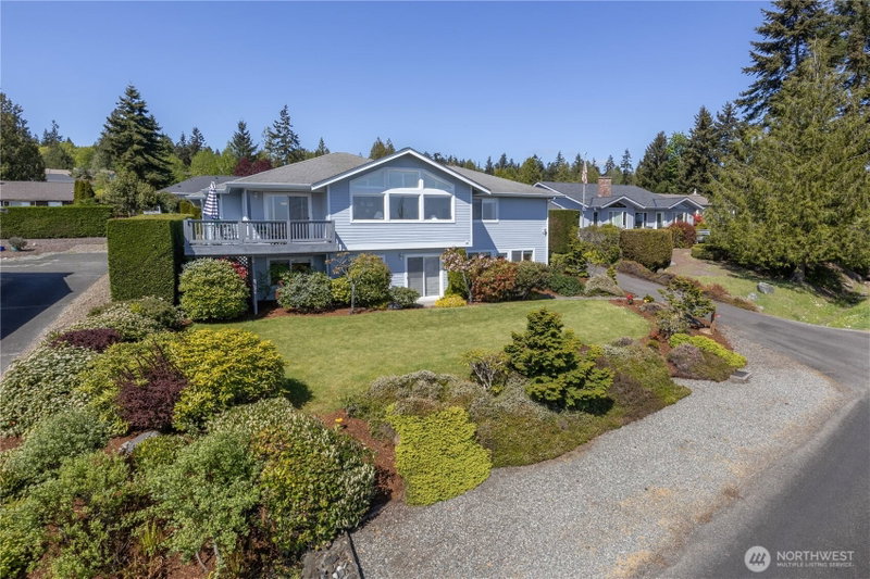 662 Pioneer Drive photo 2