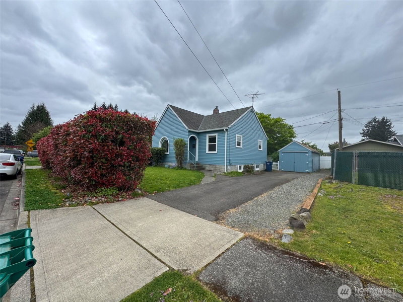 215 J Street SE photo 1