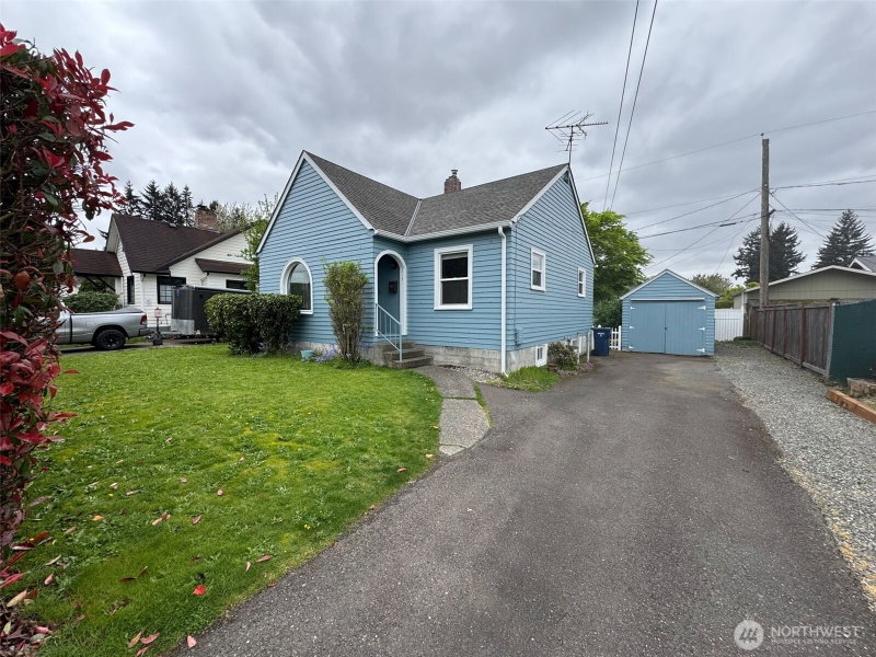 215 J Street SE photo 2