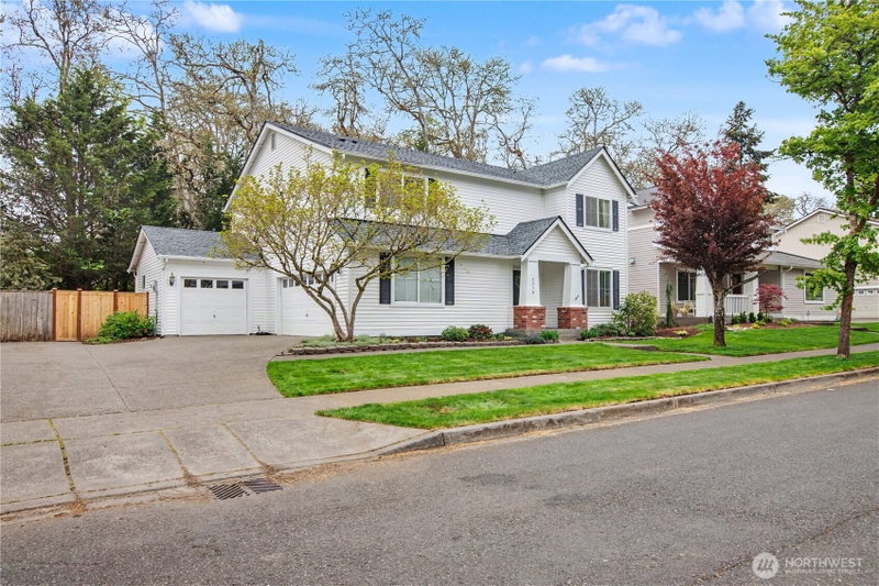 2219 Forrest St photo 2