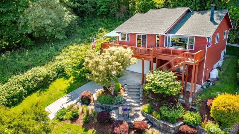 2205 Cranes Landing Drive photo 2