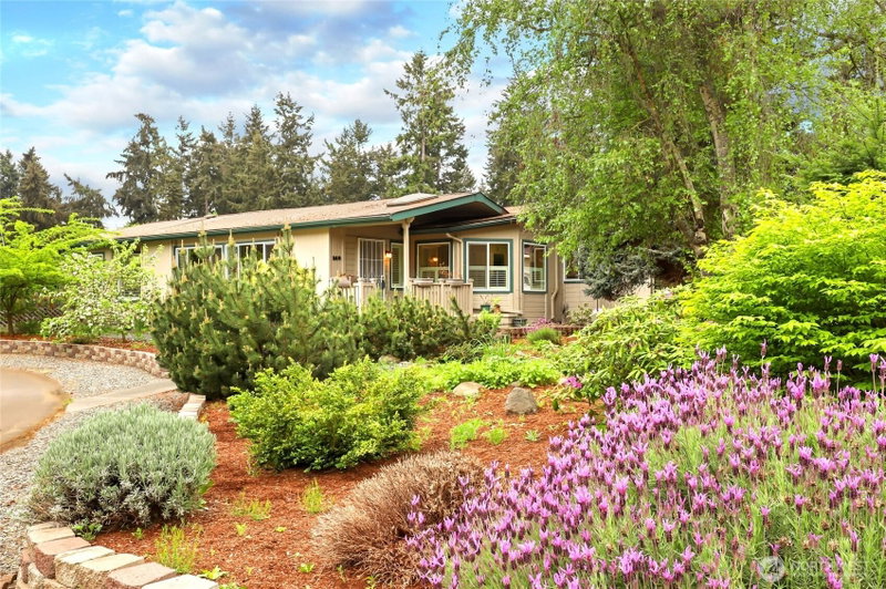 140 Frederick Drive photo 2