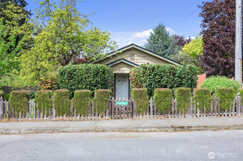 1626 Bigelow Avenue NE photo 32