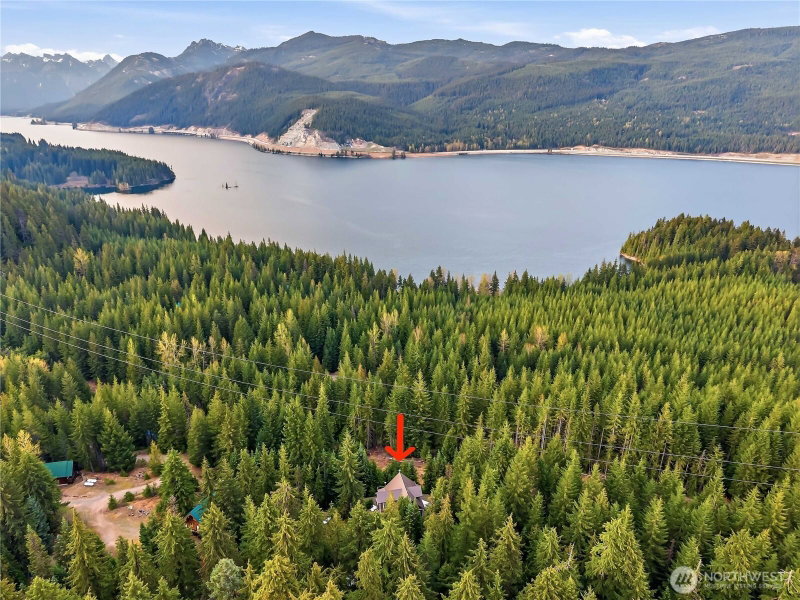 320 Lakeview Way photo 2