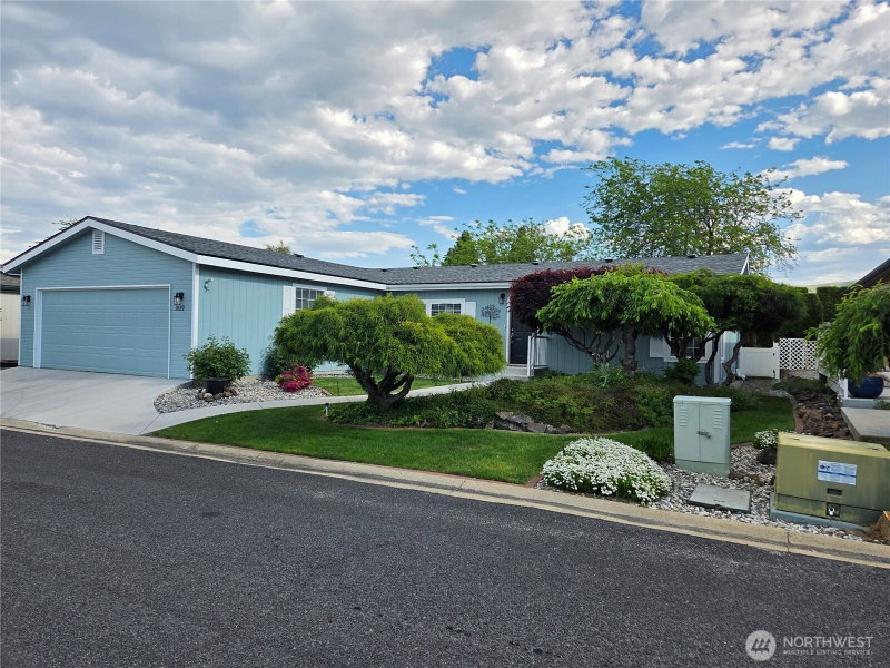 1819 Heritage Drive photo 2