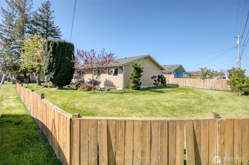 317 N Maple Street photo 2