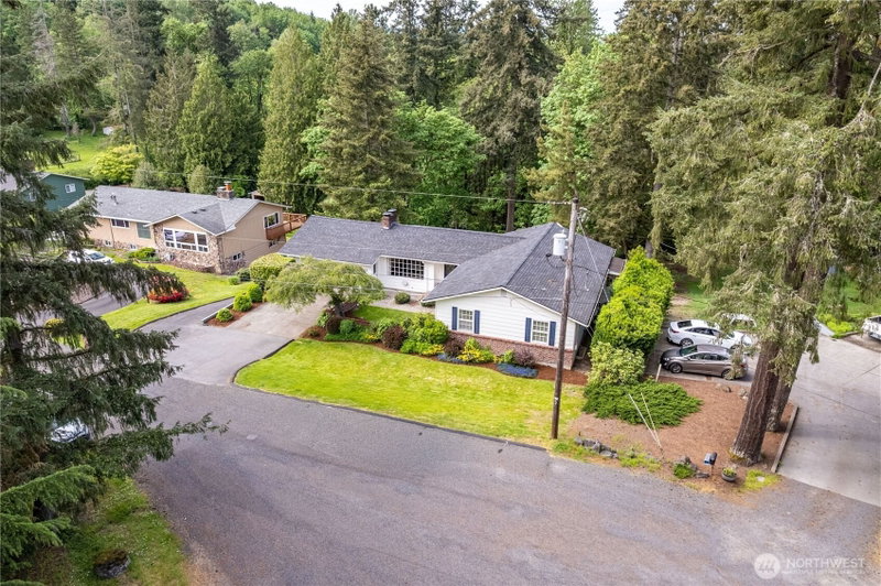 303 E Cedar Lane photo 2