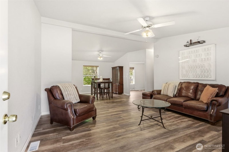 459 Commercial Avenue photo 2