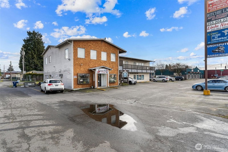 1020 A Street SE photo 2