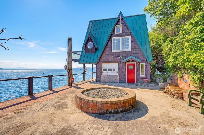 386 Shore Drive photo 2