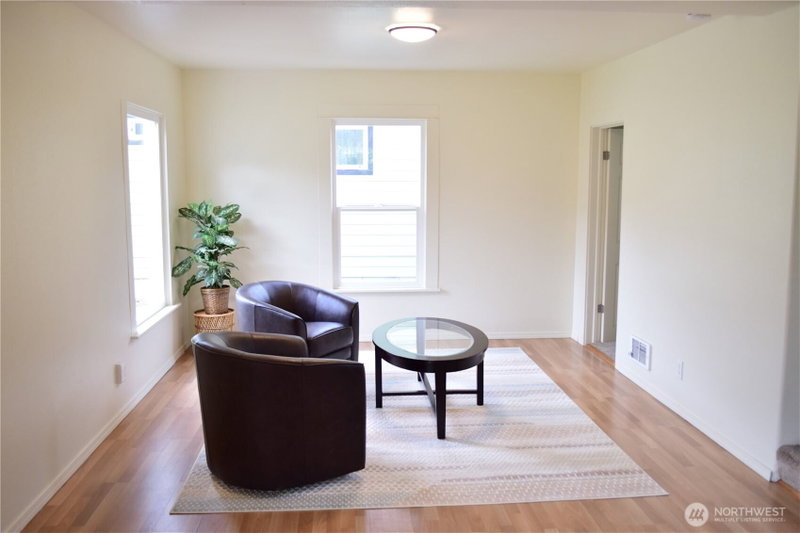 111 SW Alfred Street photo 2