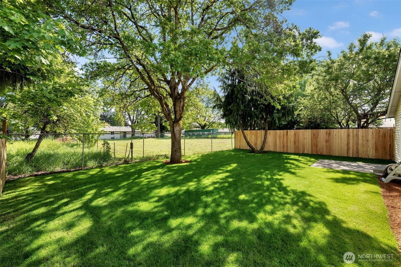 11023 NE 47th Street photo 34