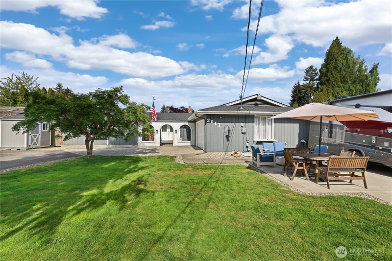 3017 Dale Lane E photo 1