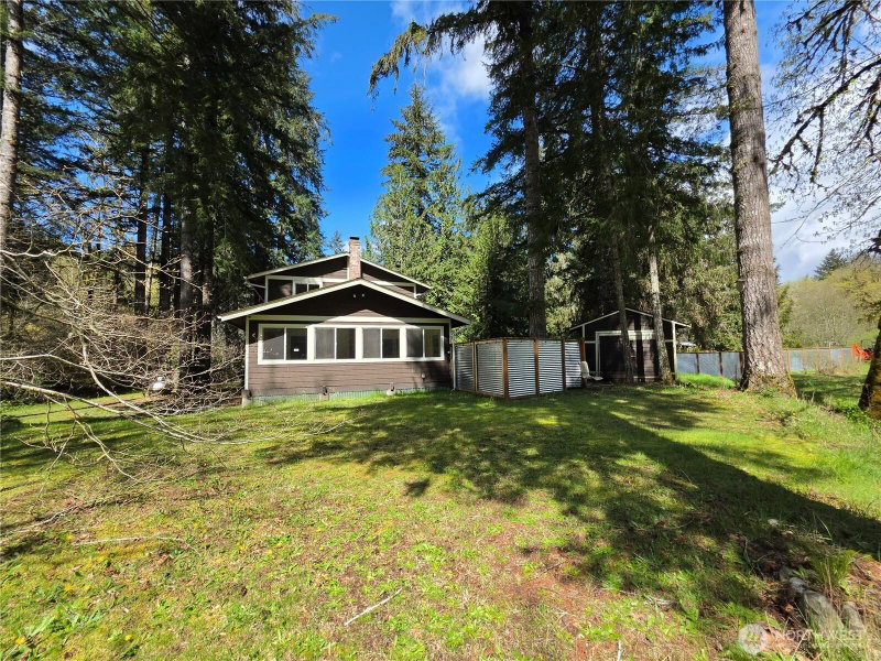 130 NE Evergreen Drive photo 2