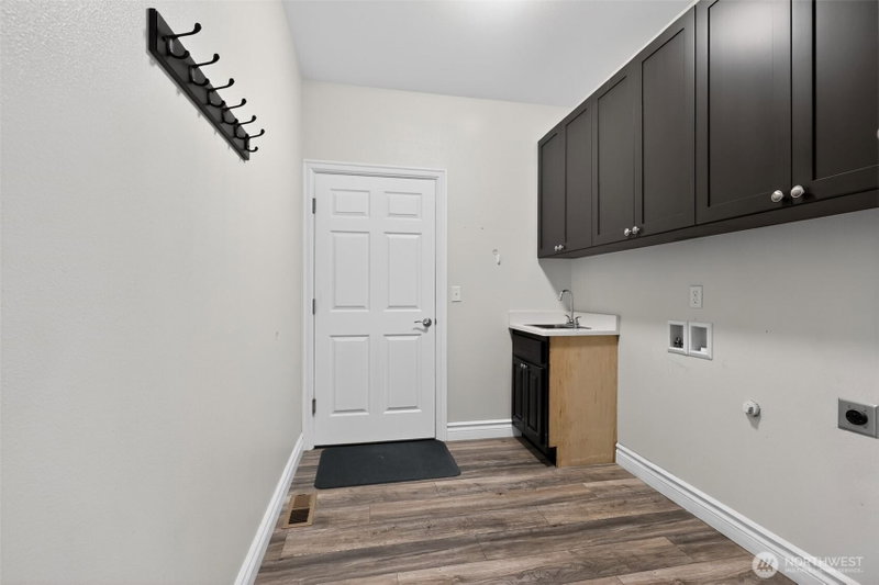 8019 Vialago Parkway photo 37