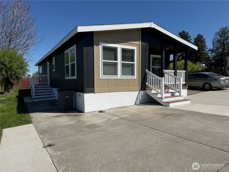 402 Maple Avenue #10 photo 1