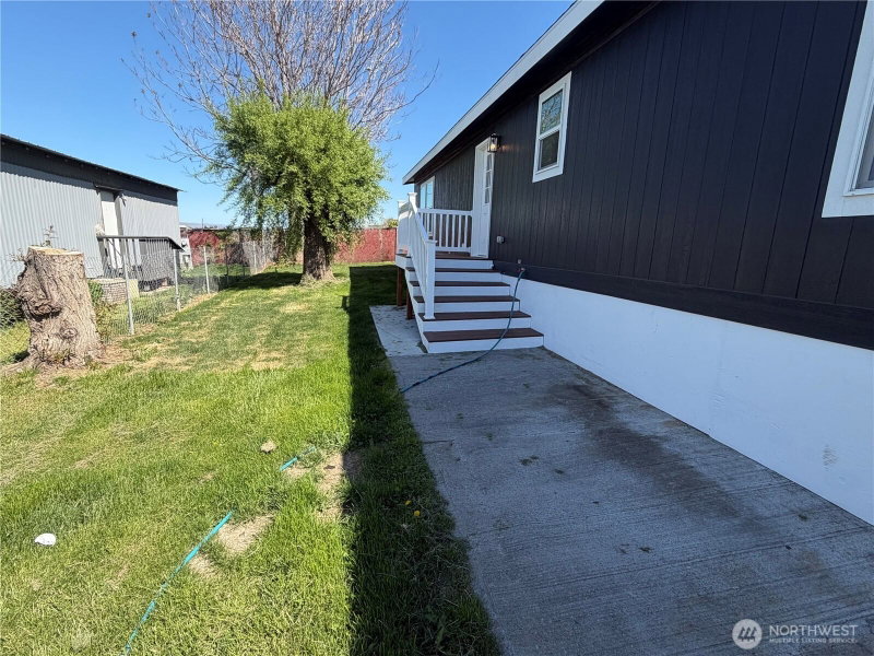 402 Maple Avenue #10 photo 2