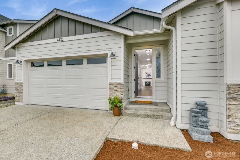 6132 47th Place NE photo 2