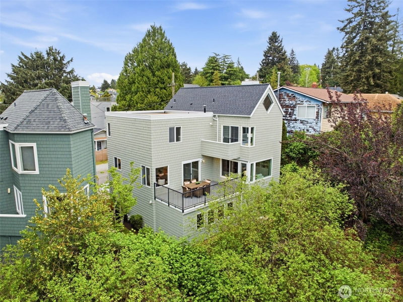4011 SW Webster Street photo 2