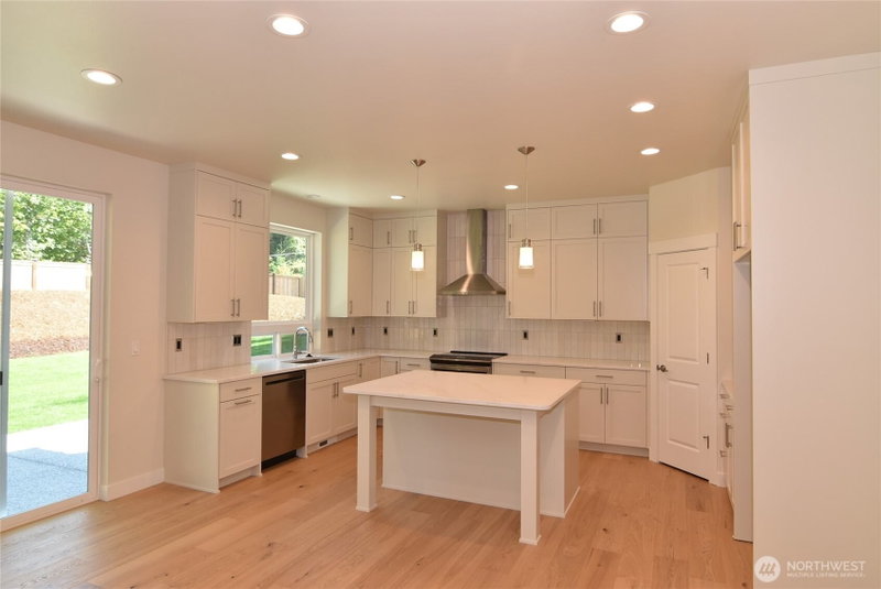 1130 Whidbey Street photo 2