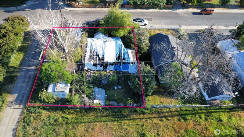 804 W 1st Ave photo 2