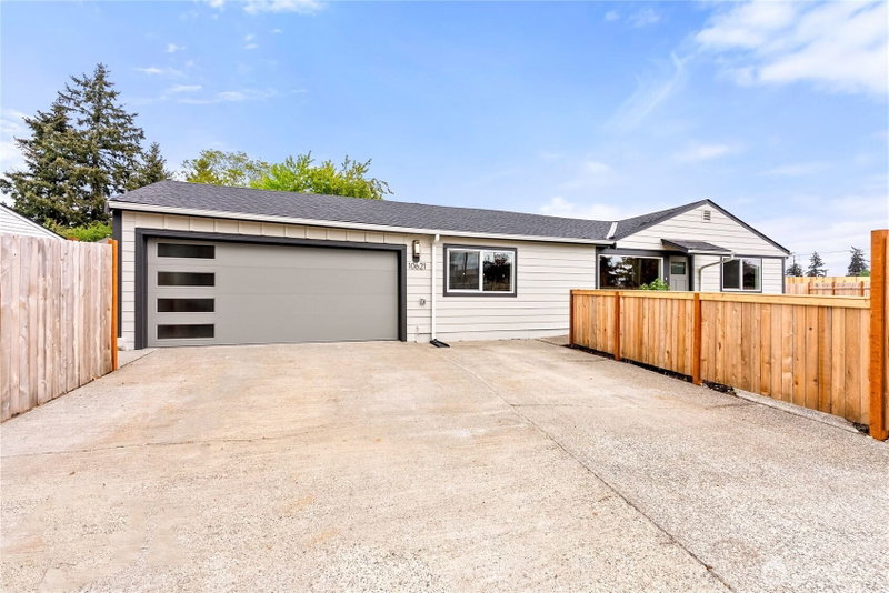 10621 Cronins Drive SW photo 2