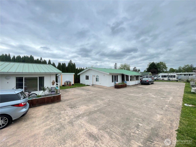 109 4th Avenue SE photo 2