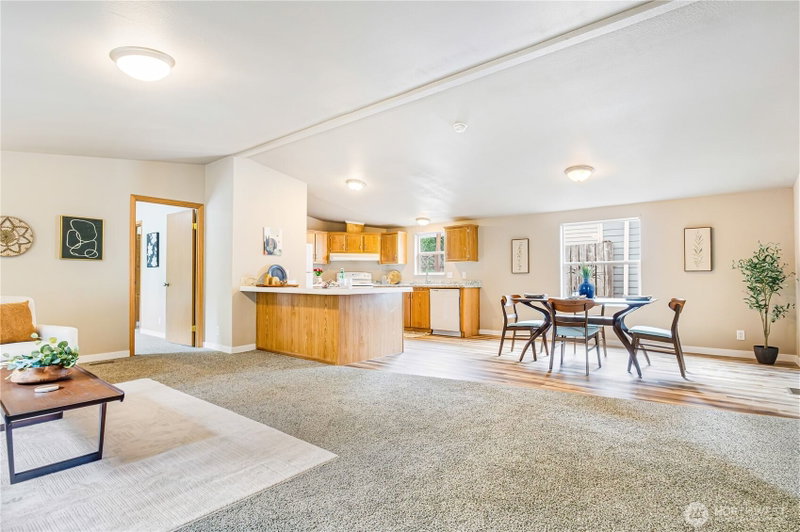 932 Price Road photo 2