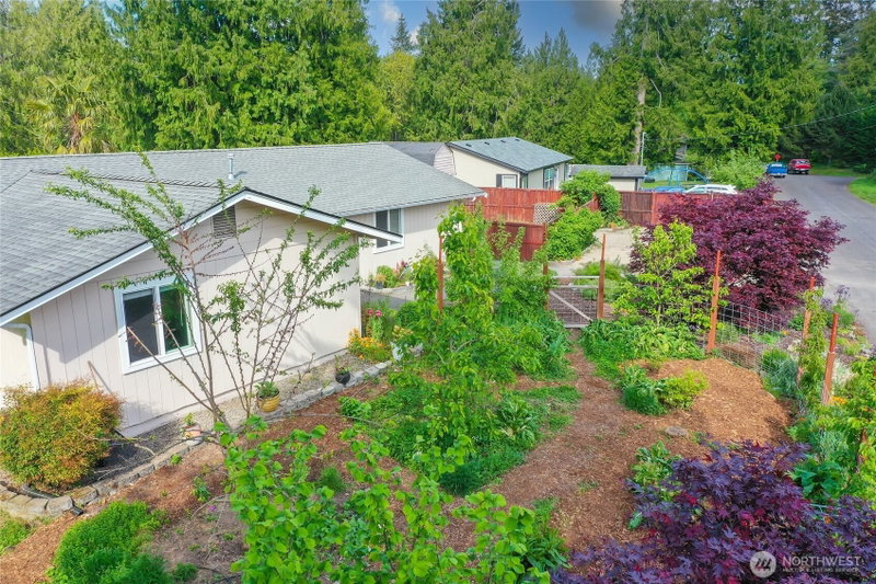 61 Anderson Street photo 1