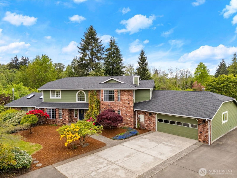 2402 36th Avenue NE photo 1