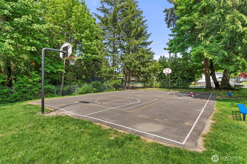 5045 Carole Drive NE photo 40