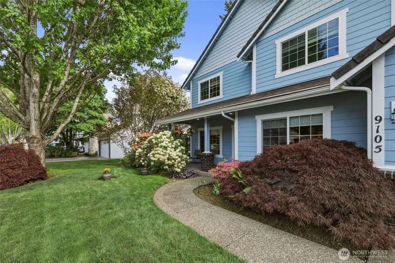 9105 Vancouver Drive NE photo 2