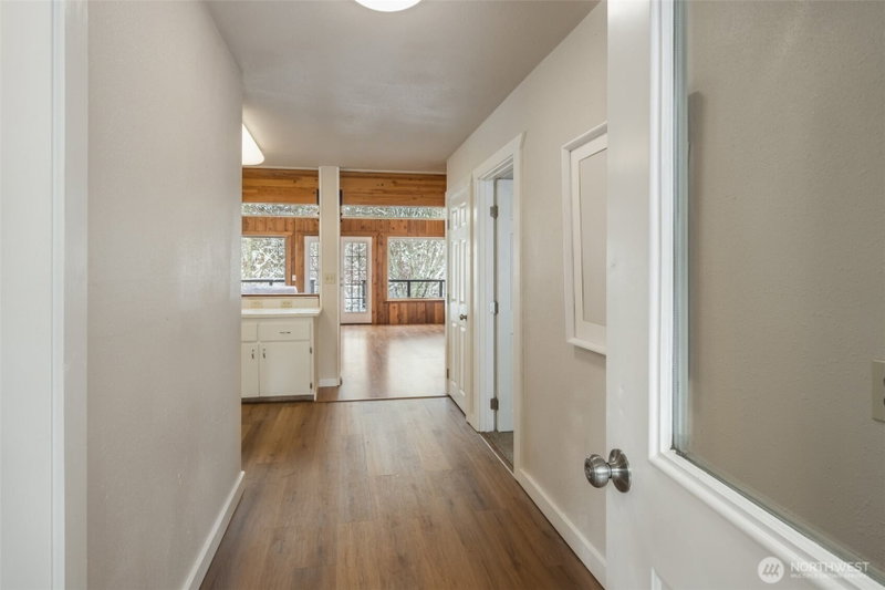 201 Pine Glen Drive photo 2