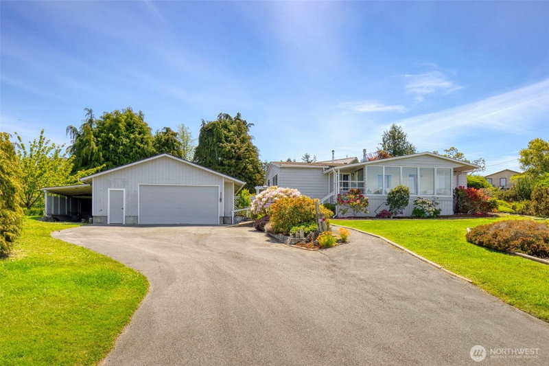 261 Dennis Boulevard photo 2