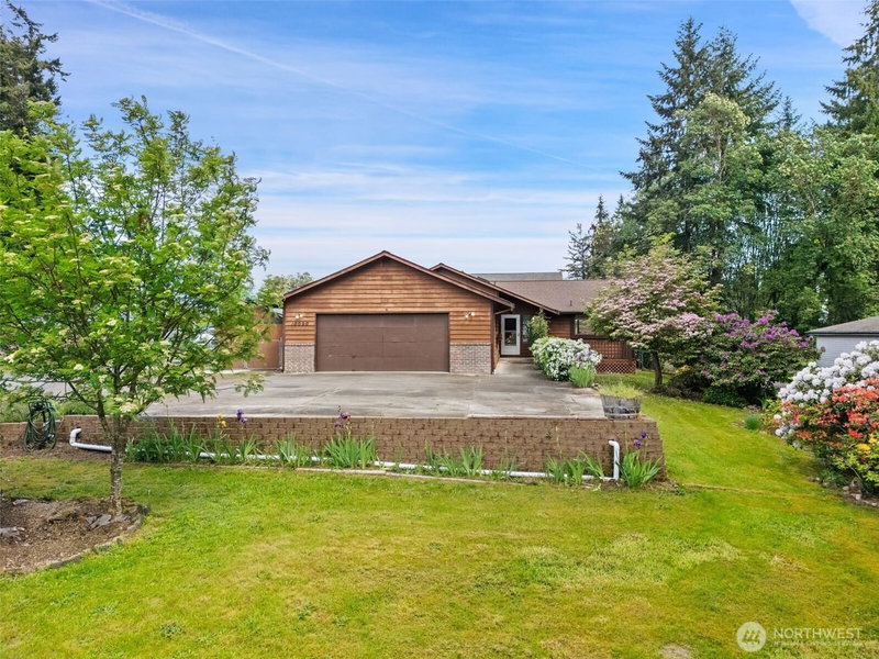 10090 Ogle Road NE photo 2
