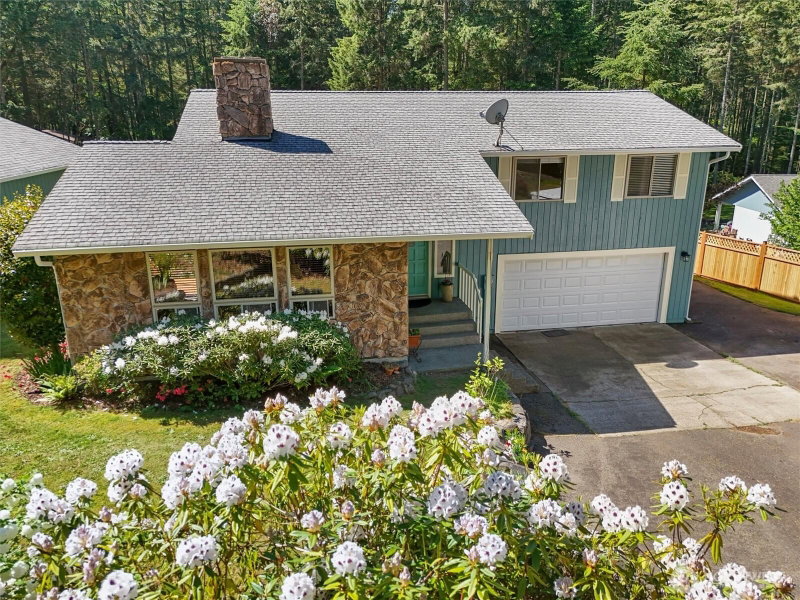 870 Kamus Place photo 2