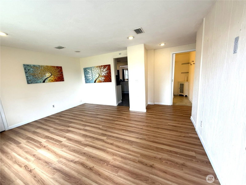 10517 Addison Street SW photo 2