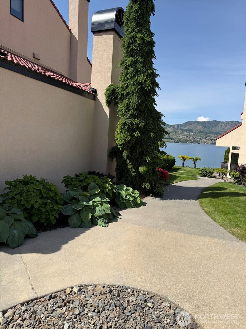 100 Lake Chelan Shores Drive #8-5 photo 2