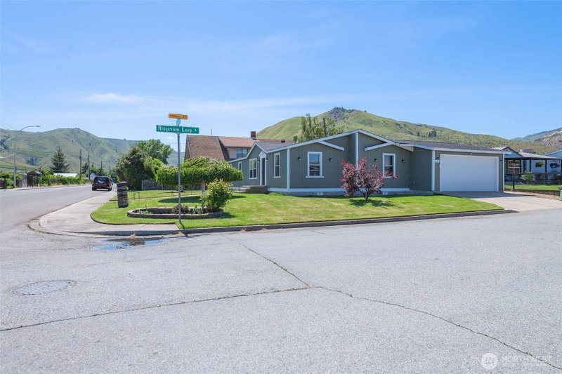401 Ridgeview Loop Drive photo 2