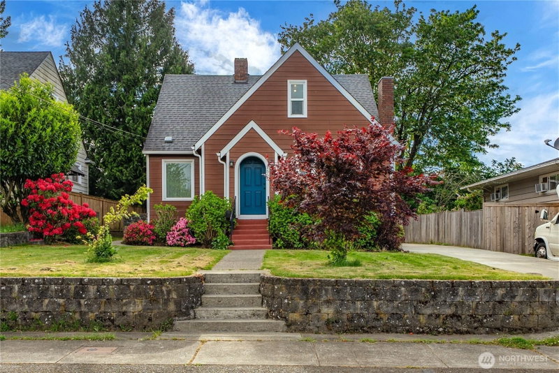 1555 High Avenue photo 2