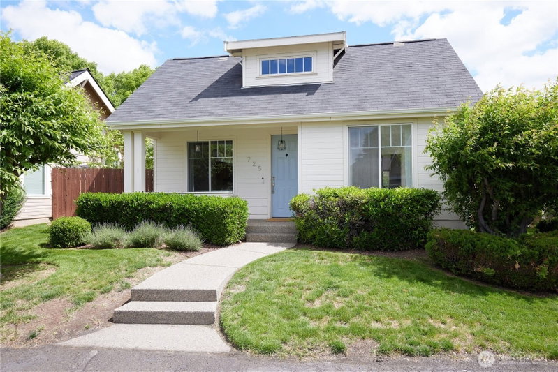 725 SE Creekside Drive photo 34