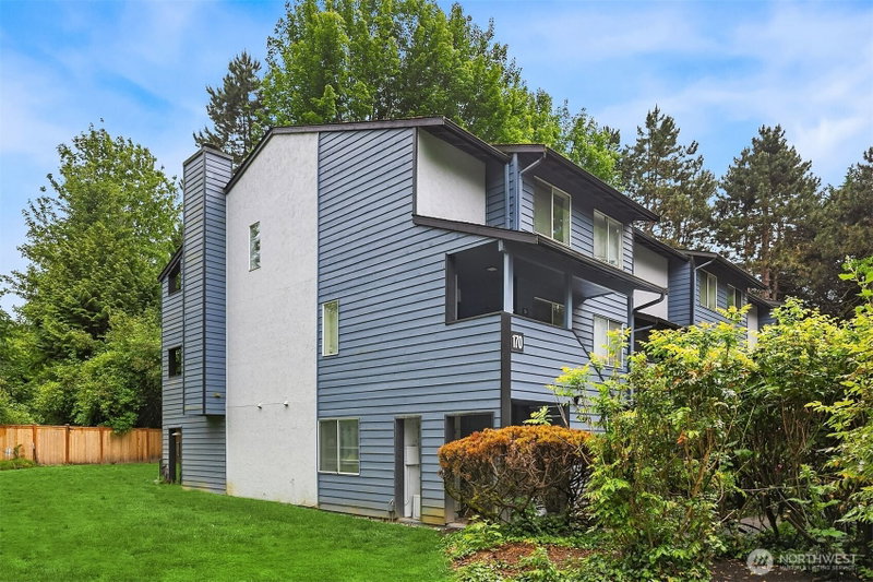 170 Newport Way NW #D31 photo 1